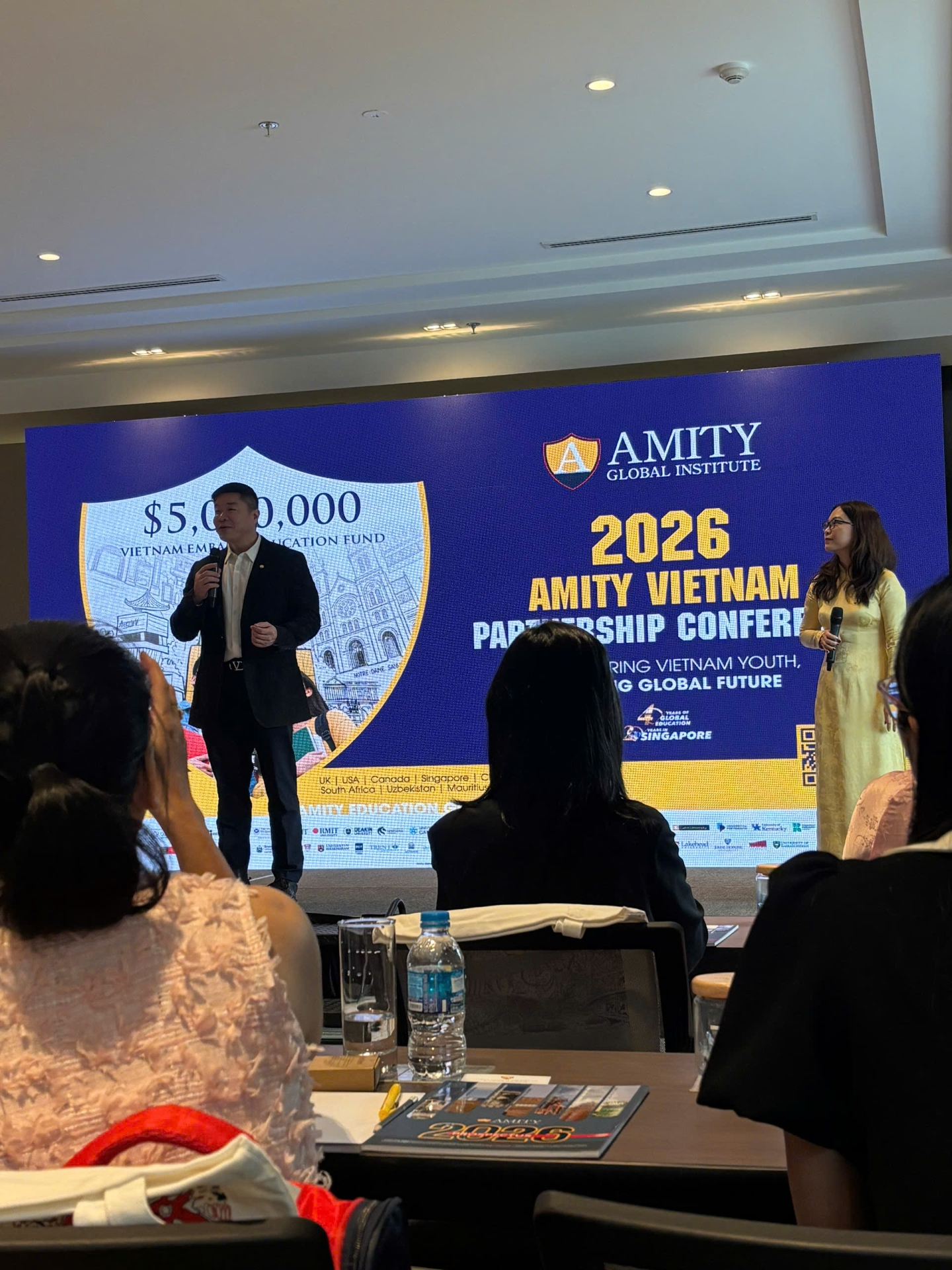 Khoảnh khắc ý nghĩa tại hội thảo của Amity Global Institute